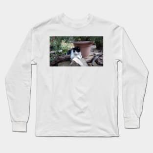 Cat Kitti in the garden Long Sleeve T-Shirt